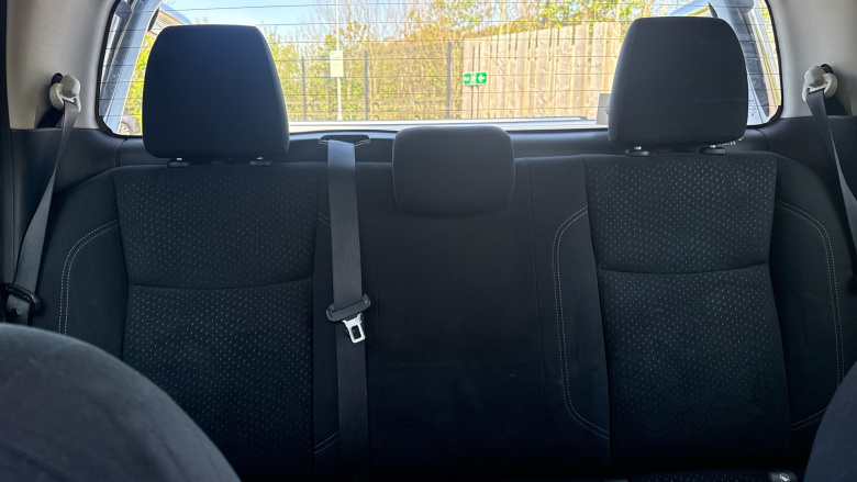 Nissan Navara Np300 Diesel Double Cab Pick Up N-Connecta 2.3dCi 190 4WD